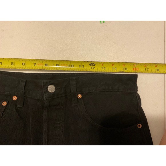 Levis Premium Deconstructed Denim Mini Skirt Black Raw Hem Size 31 Button Fly - Picture 5 of 6